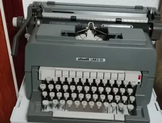 Máquina de escribir Olivetti Línea 98