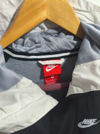 Chaqueta Cortavientos Nike Negra Blanca Talla M