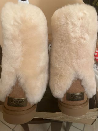 Stivali UGG pelliccia beige/marrone