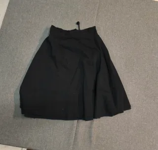 Falda negra con estampado de oso