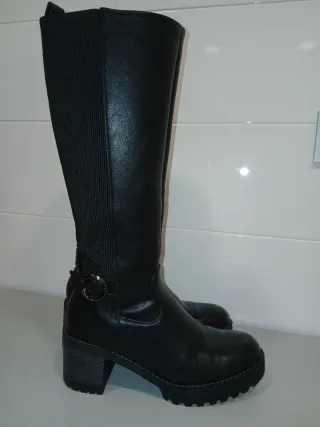 Botas altas para chica. Muy buen estado.