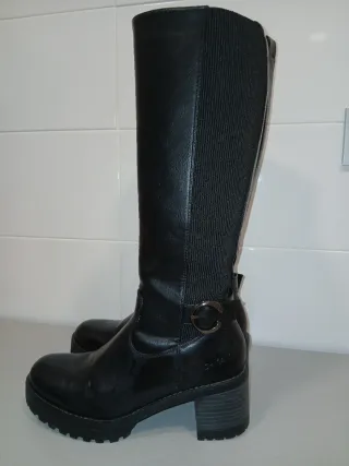 Botas altas para chica. Muy buen estado.