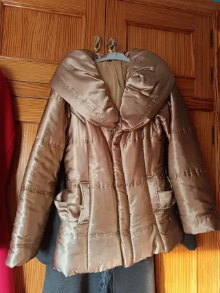 Chaqué dorado muy calentito y elegante