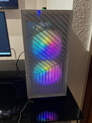 PC Gaming Blanco y monitor 180Hz
