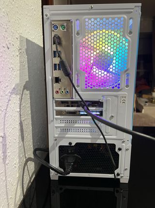 PC Gaming Blanco y monitor 180Hz