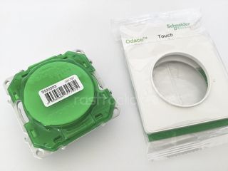 Conmutador Odace Schneider S520203 con marco