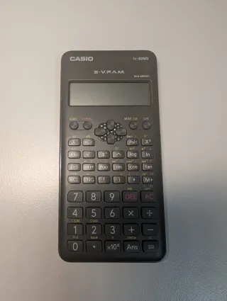 Calculadora Científica Casio fx-82MS