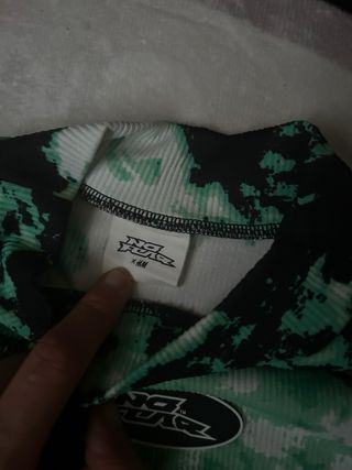 Top H&M x No Fear manga larga