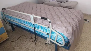 Cama articulada azul y blanca