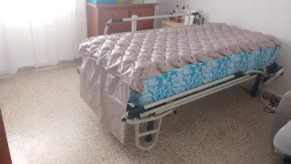 Cama articulada azul y blanca