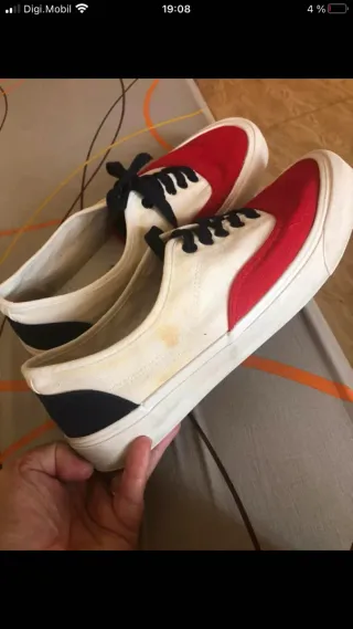 Zapatillas Primark rojas y blancas talla 44