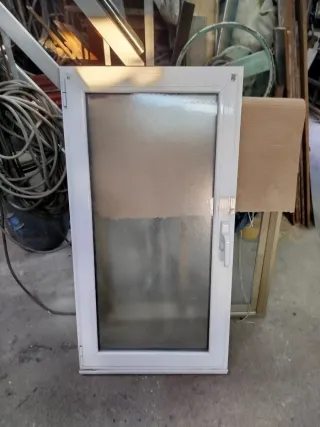 Ventana practicable de una hoja