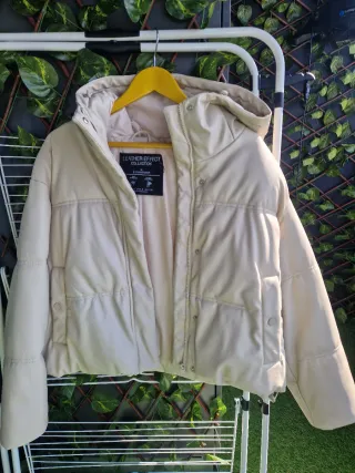 Anorak beige con capucha