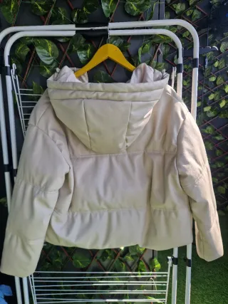 Anorak beige con capucha