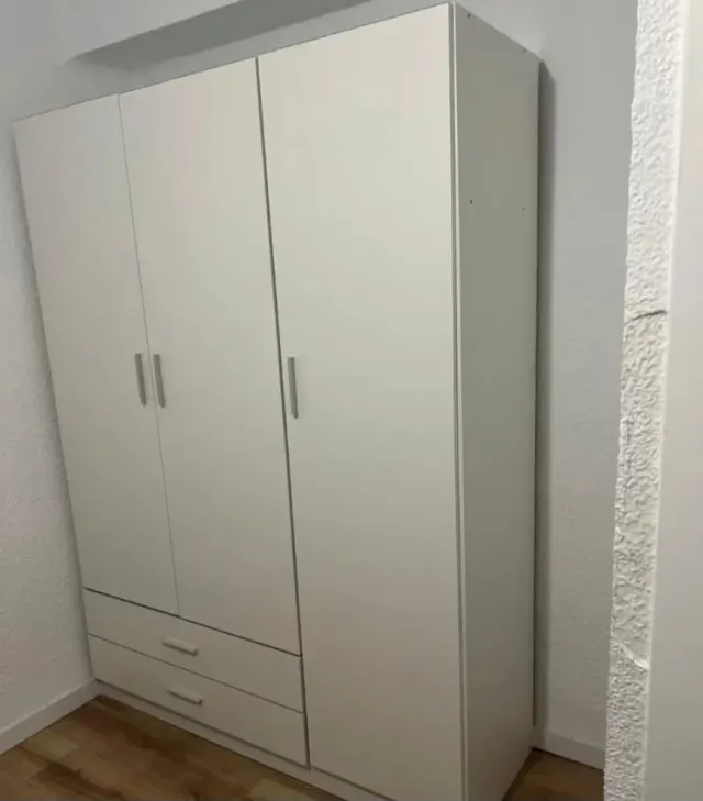 Armadio bianco a 3 porte e 2 cassetti