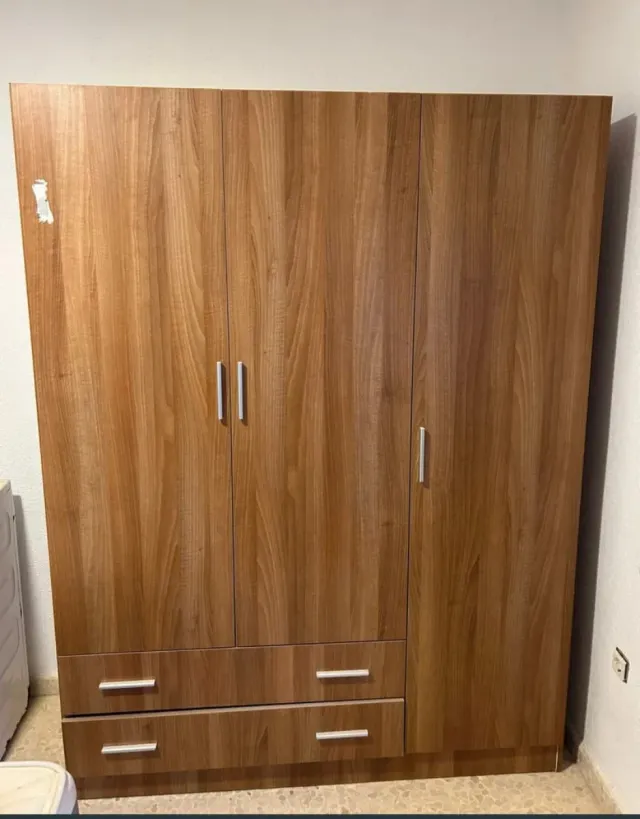 Armadio bianco a 3 porte e 2 cassetti