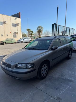 Despiece Volvo V70 familiar 2.4 i Año 2003