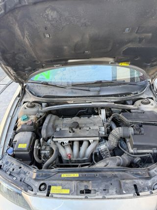 Despiece Volvo V70 familiar 2.4 i Año 2003