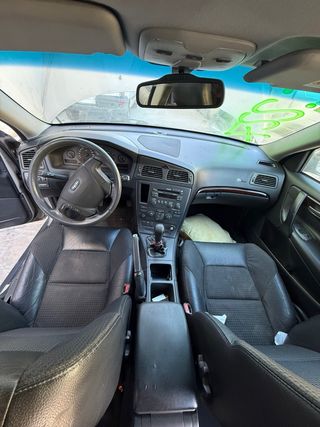 Despiece Volvo V70 familiar 2.4 i Año 2003