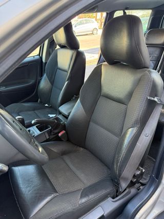 Despiece Volvo V70 familiar 2.4 i Año 2003