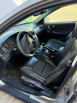 Despiece Volvo V70 familiar 2.4 i Año 2003