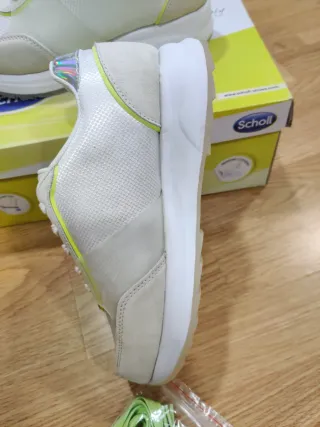 Scholl Deportivas Beige y Blancas