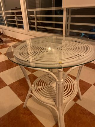 Tavolo rotondo in vimini con piano in vetro 70cm