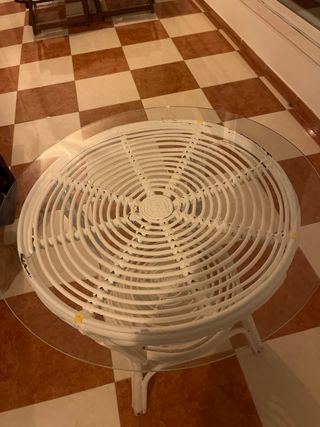 Tavolo rotondo in vimini con piano in vetro 70cm