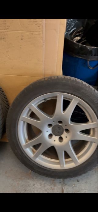 Llanta Mercedes 17” del. Der.