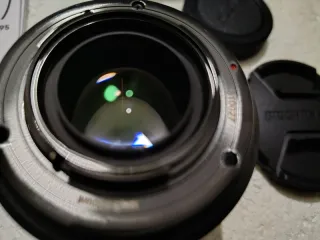 Obiettivo 50mm f0.95 Micro 4/3