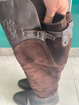 Botas de piel marrones y negras