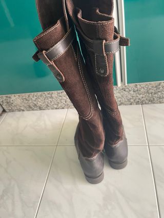 Botas de piel marrones y negras