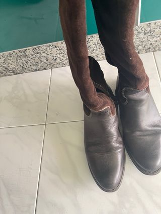Botas de piel marrones y negras