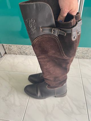 Botas de piel marrones y negras