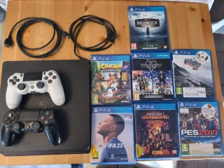 PS4 Slim Negra + 7 Juegos y 2 mandos