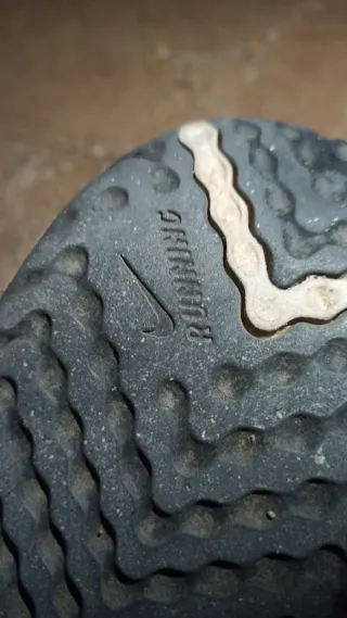 Nike Revolution 42 Negro Blanco