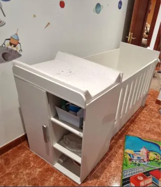 Cuna blanca con cambiador y almacena