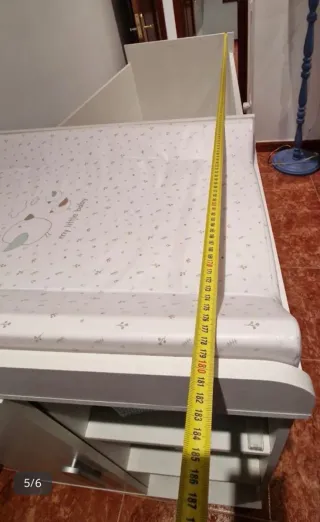 Cuna blanca con cambiador y almacena
