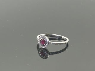 Anillo compromiso oro blanco 18k rubí y diamantes.