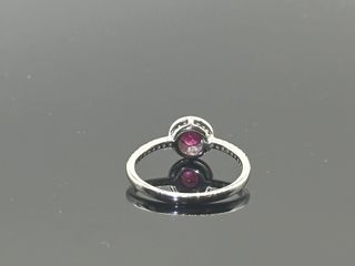 Anillo compromiso oro blanco 18k rubí y diamantes.