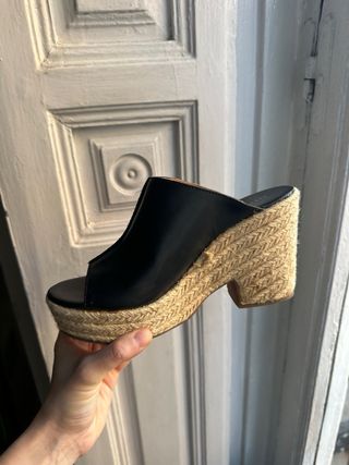 Sandalias Zueco BIMBA Y LOLA Negras