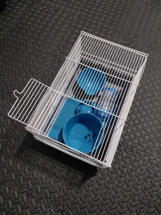 Jaula para hámster con accesorios