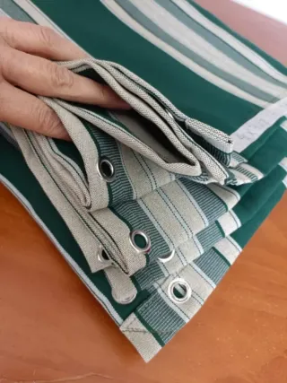 Lona de toldo con anillas