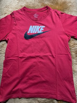 Camiseta roja Nike original con logo frontal