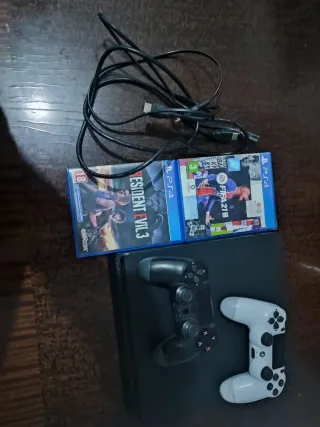 PS4 Slim Negra + 2 Mando Blanco y negro +2 Juegos