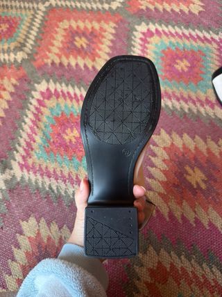 Sandalias de piel beige y negro nuevas, 37