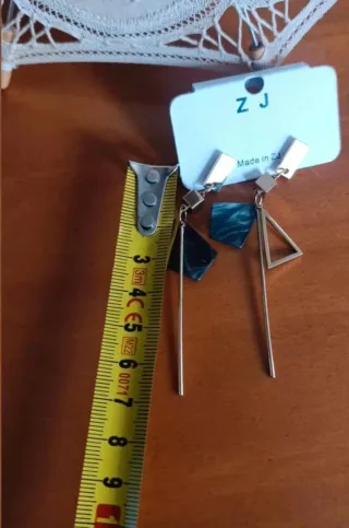 Pendientes largos dorados y verdes