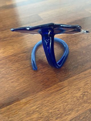 Fiore in vetro blu con anello