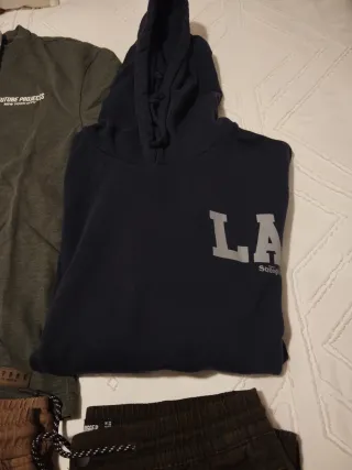 Lote Ropa: 6 Camisetas, Sudadera y 2 Pantalones