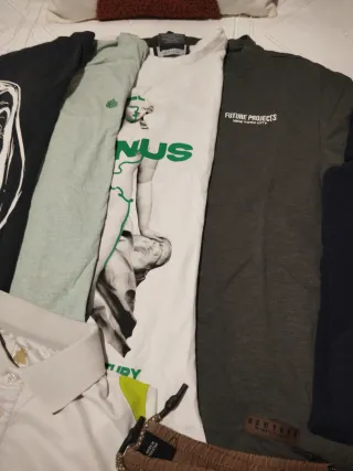 Lote Ropa: 6 Camisetas, Sudadera y 2 Pantalones